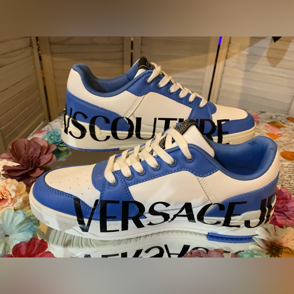 Justo like NEW!!Versace jeans couture 😍